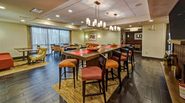 Hampton Inn Baytown Lobby