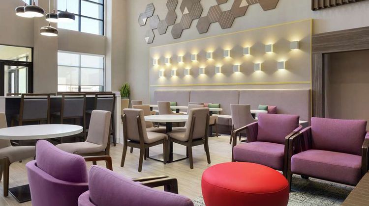 Hampton Inn & Suites Cypress Station Lobby