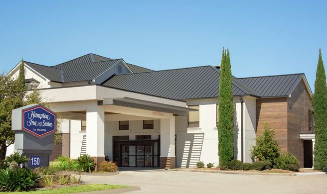 Hampton Inn & Suites Cypress Station Exterior