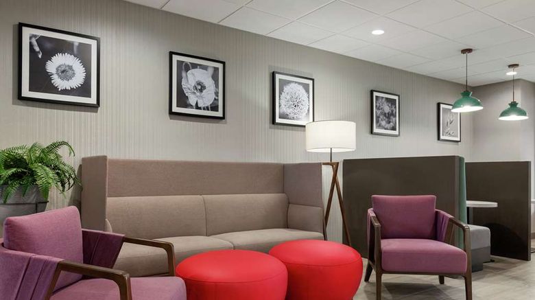 <b>Hampton Inn & Suites Cypress Station Lobby</b>. Images powered by <a href="https://iceportal.shijigroup.com/" title="IcePortal" target="_blank">IcePortal</a>.