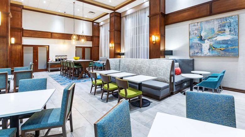 <b>Hampton Inn & Stes Houston I-10 Central Lobby</b>. Images powered by <a href="https://iceportal.shijigroup.com/" title="IcePortal" target="_blank">IcePortal</a>.