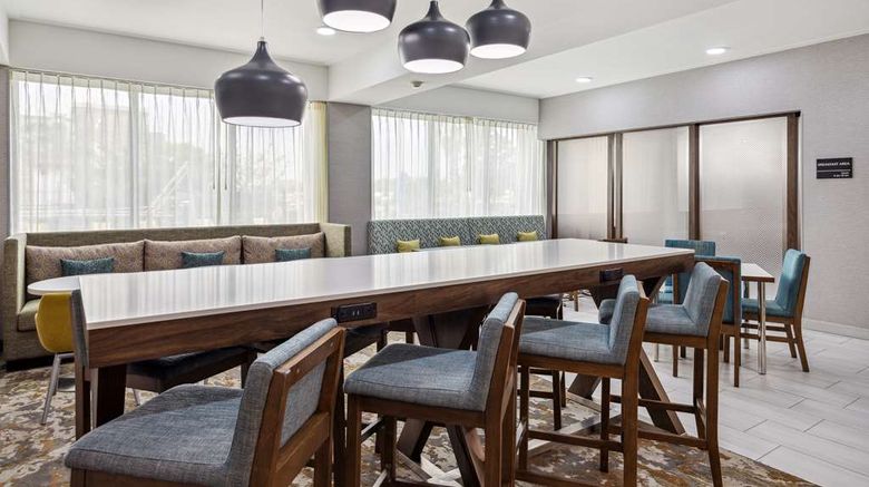 <b>Hampton Inn Houston-Brookhollow Restaurant</b>. Images powered by <a href="https://iceportal.shijigroup.com/" title="IcePortal" target="_blank">IcePortal</a>.