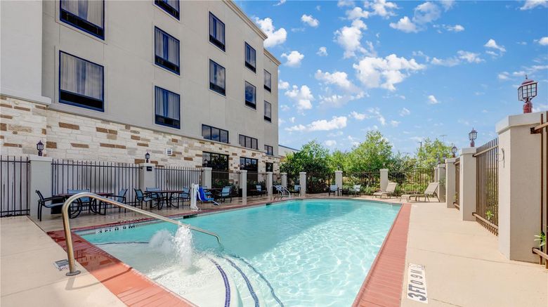 <b>Hampton Inn & Suites Houston/Pasadena Pool</b>. Images powered by <a href="https://iceportal.shijigroup.com/" title="IcePortal" target="_blank">IcePortal</a>.