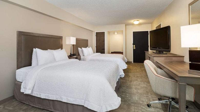 <b>Hampton Inn Houston-Near the Galleria Room</b>. Images powered by <a href="https://iceportal.shijigroup.com/" title="IcePortal" target="_blank">IcePortal</a>.