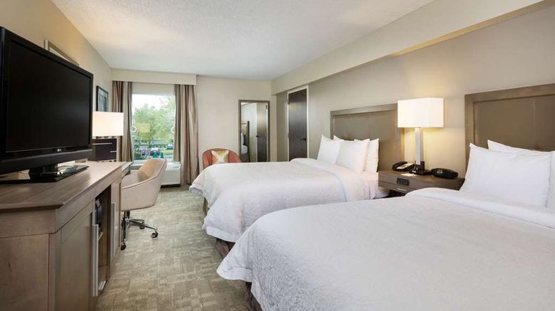 <b>Hampton Inn Houston-Near the Galleria Room</b>. Images powered by <a href="https://iceportal.shijigroup.com/" title="IcePortal" target="_blank">IcePortal</a>.