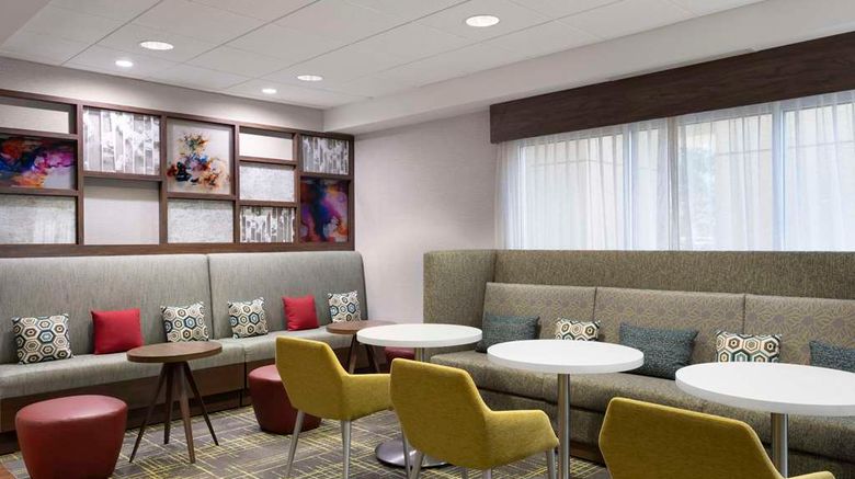 <b>Hampton Inn Houston-Near the Galleria Lobby</b>. Images powered by <a href="https://iceportal.shijigroup.com/" title="IcePortal" target="_blank">IcePortal</a>.