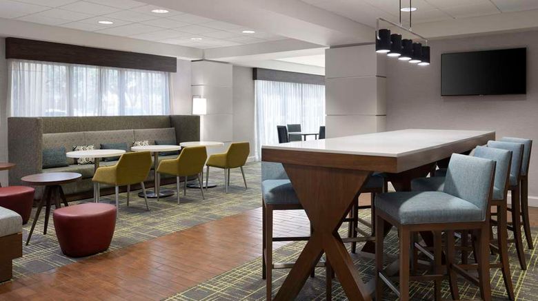 <b>Hampton Inn Houston-Near the Galleria Lobby</b>. Images powered by <a href="https://iceportal.shijigroup.com/" title="IcePortal" target="_blank">IcePortal</a>.