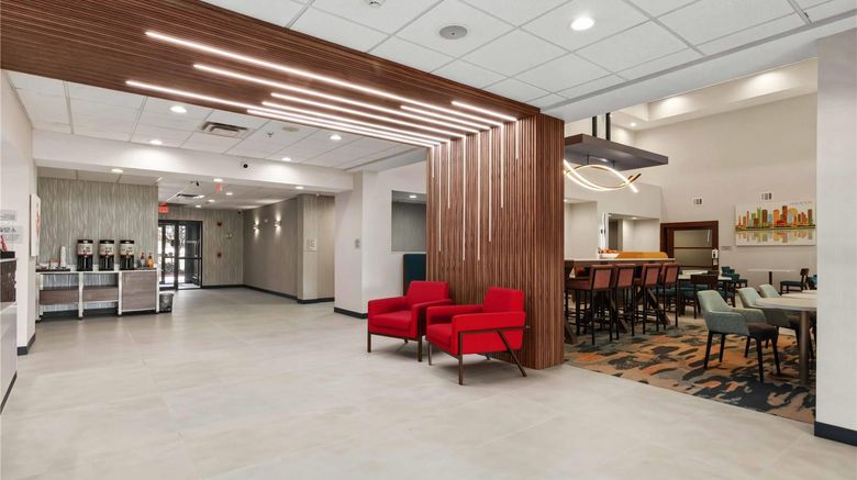 <b>Hampton Inn & Suites Rosenberg Lobby</b>. Images powered by <a href="https://iceportal.shijigroup.com/" title="IcePortal" target="_blank">IcePortal</a>.