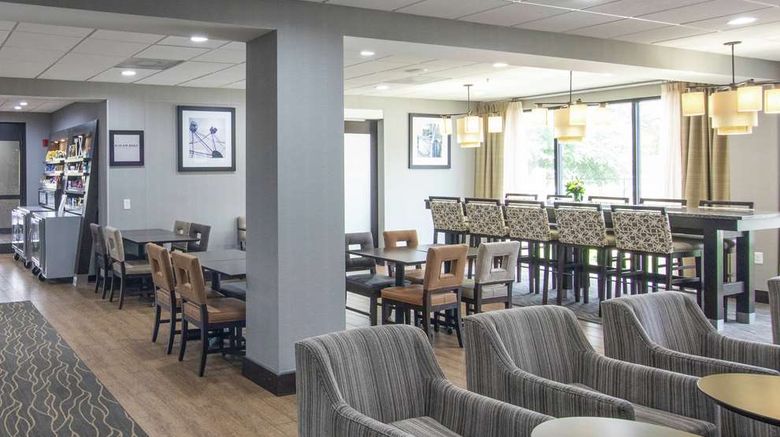 <b>Hampton Inn I-10W Energy Corridor Lobby</b>. Images powered by <a href="https://iceportal.shijigroup.com/" title="IcePortal" target="_blank">IcePortal</a>.