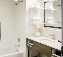 Hampton Inn I-10W Energy Corridor Room