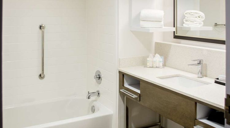 Hampton Inn I-10W Energy Corridor Room