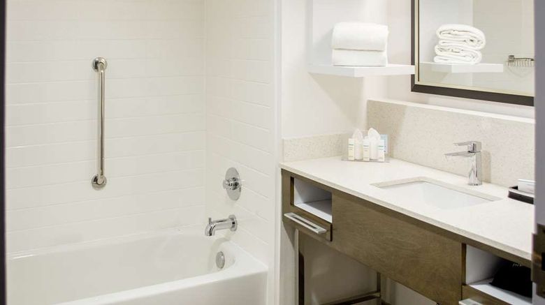 <b>Hampton Inn I-10W Energy Corridor Room</b>. Images powered by <a href="https://iceportal.shijigroup.com/" title="IcePortal" target="_blank">IcePortal</a>.
