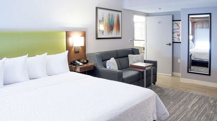 Hampton Inn I-10W Energy Corridor Room