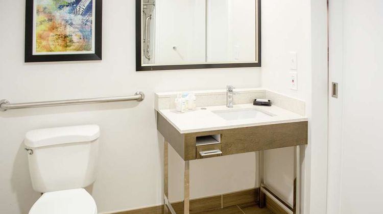 Hampton Inn I-10W Energy Corridor Room