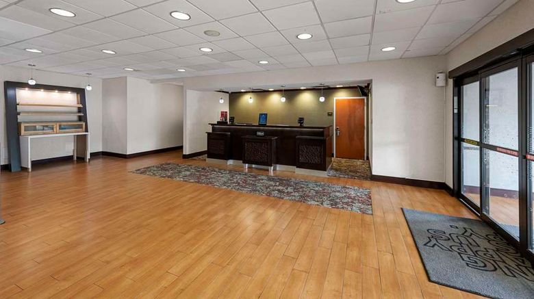 <b>Hampton Inn Nanuet Lobby</b>. Images powered by <a href="https://iceportal.shijigroup.com/" title="IcePortal" target="_blank">IcePortal</a>.