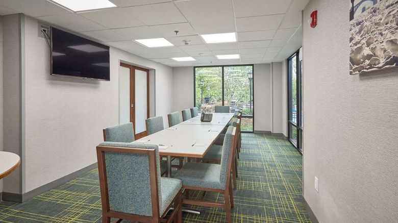 <b>Hampton Inn Harrisburg West Meeting</b>. Images powered by <a href="https://iceportal.shijigroup.com/" title="IcePortal" target="_blank">IcePortal</a>.