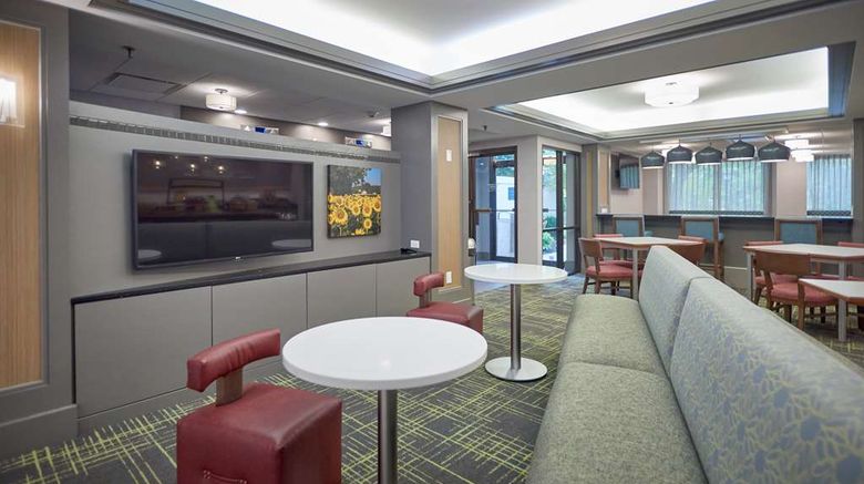 <b>Hampton Inn Harrisburg West Lobby</b>. Images powered by <a href="https://iceportal.shijigroup.com/" title="IcePortal" target="_blank">IcePortal</a>.