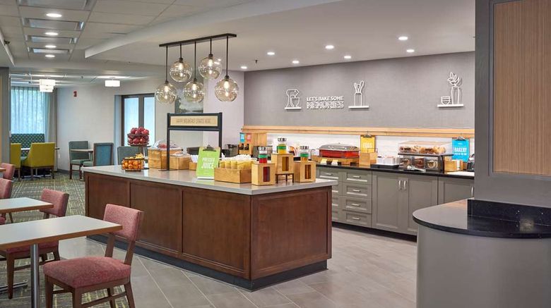 <b>Hampton Inn Harrisburg West Restaurant</b>. Images powered by <a href="https://iceportal.shijigroup.com/" title="IcePortal" target="_blank">IcePortal</a>.