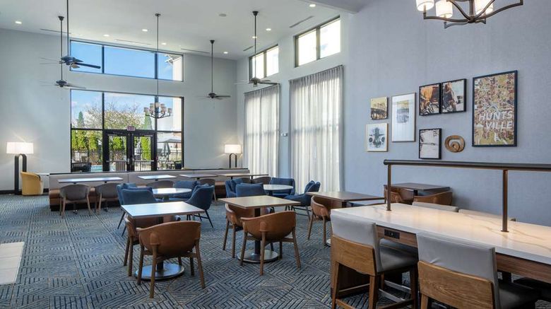 <b>Homewood Suites Huntsville Downtown Lobby</b>. Images powered by <a href="https://iceportal.shijigroup.com/" title="IcePortal" target="_blank">IcePortal</a>.