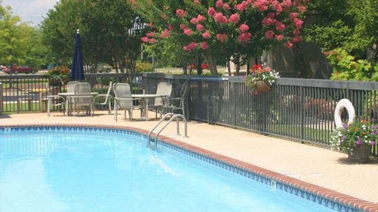 <b>Hampton Inn Madison Pool</b>. Images powered by <a href="https://iceportal.shijigroup.com/" title="IcePortal" target="_blank">IcePortal</a>.