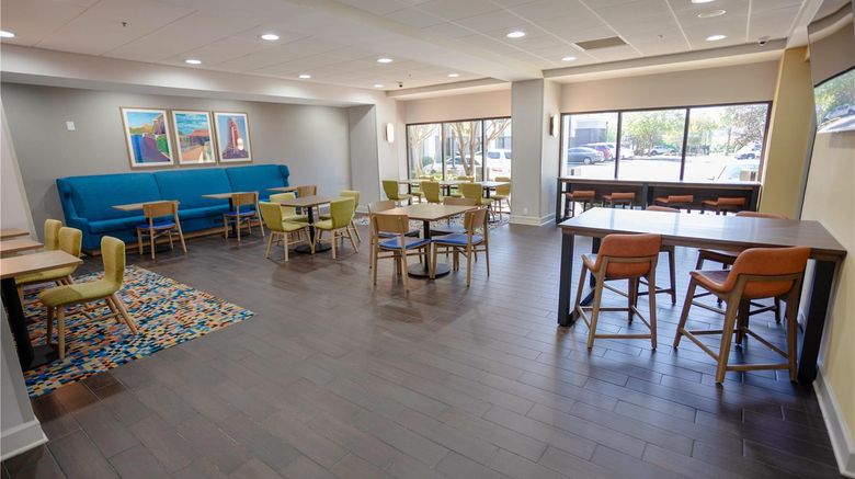 <b>Hampton Inn Madison Restaurant</b>. Images powered by <a href="https://iceportal.shijigroup.com/" title="IcePortal" target="_blank">IcePortal</a>.