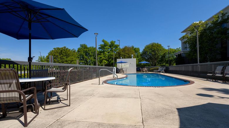 <b>Hampton Inn Madison Pool</b>. Images powered by <a href="https://iceportal.shijigroup.com/" title="IcePortal" target="_blank">IcePortal</a>.