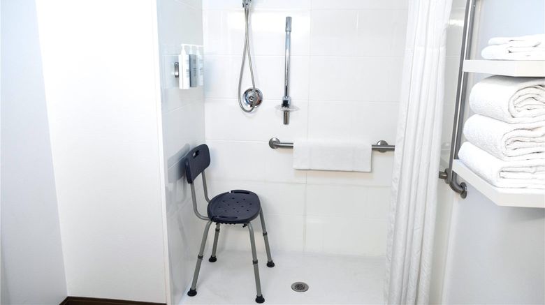 <b>Hampton Inn Madison Room</b>. Images powered by <a href="https://iceportal.shijigroup.com/" title="IcePortal" target="_blank">IcePortal</a>.