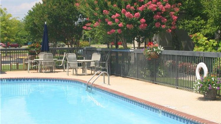 Hampton Inn Madison Pool