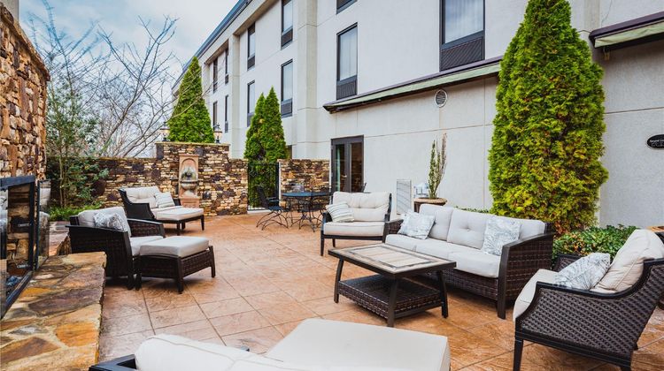 Hampton Inn Madison Exterior
