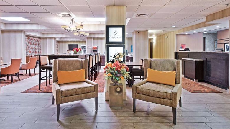 <b>Hampton Inn Huntington/Barboursville Lobby</b>. Images powered by <a href="https://iceportal.shijigroup.com/" title="IcePortal" target="_blank">IcePortal</a>.