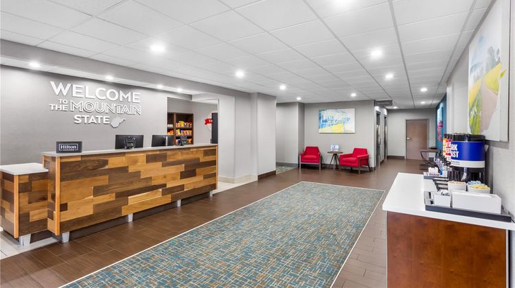 Hampton Inn Huntington University Area Lobby