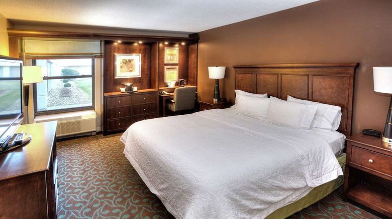 <b>Hampton Inn Terre Haute Room</b>. Images powered by <a href="https://iceportal.shijigroup.com/" title="IcePortal" target="_blank">IcePortal</a>.
