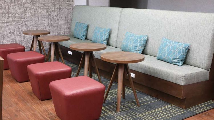 Hampton Inn Hutchinson Lobby
