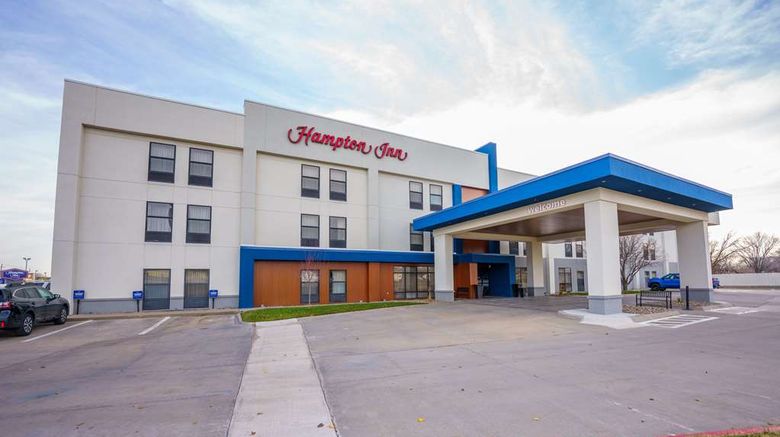 <b>Hampton Inn Hutchinson Exterior</b>. Images powered by <a href="https://iceportal.shijigroup.com/" title="IcePortal" target="_blank">IcePortal</a>.