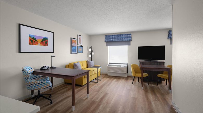 <b>Hampton Inn Havelock Room</b>. Images powered by <a href="https://iceportal.shijigroup.com/" title="IcePortal" target="_blank">IcePortal</a>.