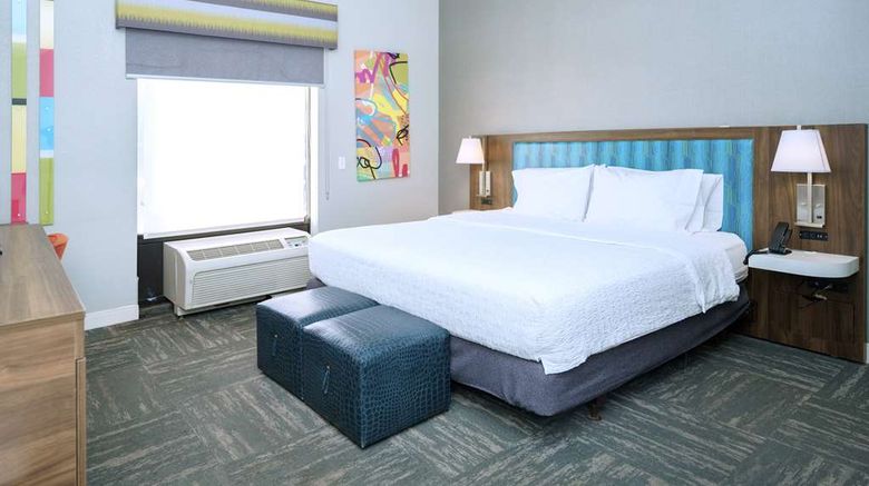 <b>Hampton Inn Hays-North of I-70 Room</b>. Images powered by <a href="https://iceportal.shijigroup.com/" title="IcePortal" target="_blank">IcePortal</a>.