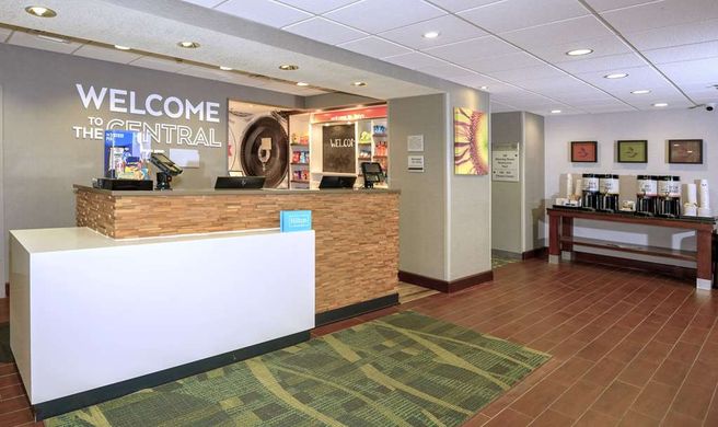 Hampton Inn Hays-North of I-70 Lobby