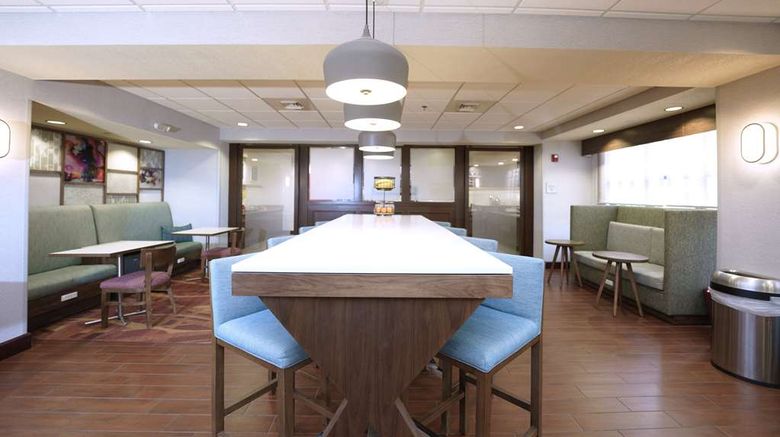 <b>Hampton Inn Hays-North of I-70 Lobby</b>. Images powered by <a href="https://iceportal.shijigroup.com/" title="IcePortal" target="_blank">IcePortal</a>.