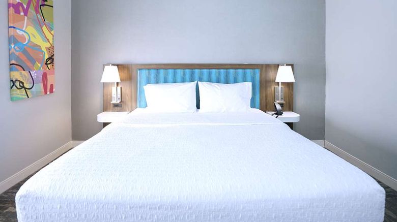 <b>Hampton Inn Hays-North of I-70 Room</b>. Images powered by <a href="https://iceportal.shijigroup.com/" title="IcePortal" target="_blank">IcePortal</a>.