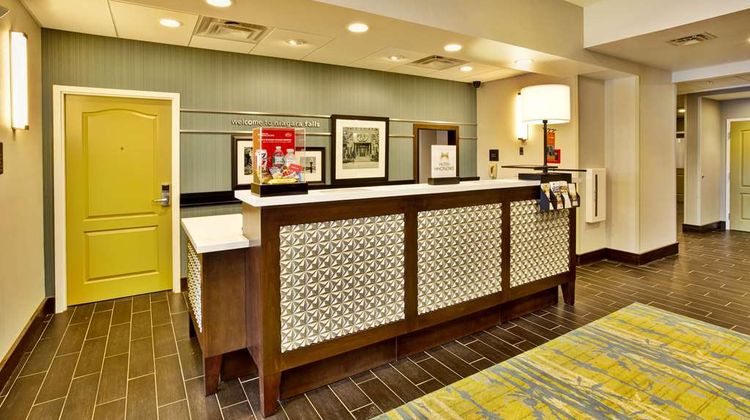 Hampton Inn & Suites Niagara Falls/Arpt Lobby