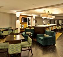 Hampton Inn & Suites Niagara Falls/Arpt Lobby