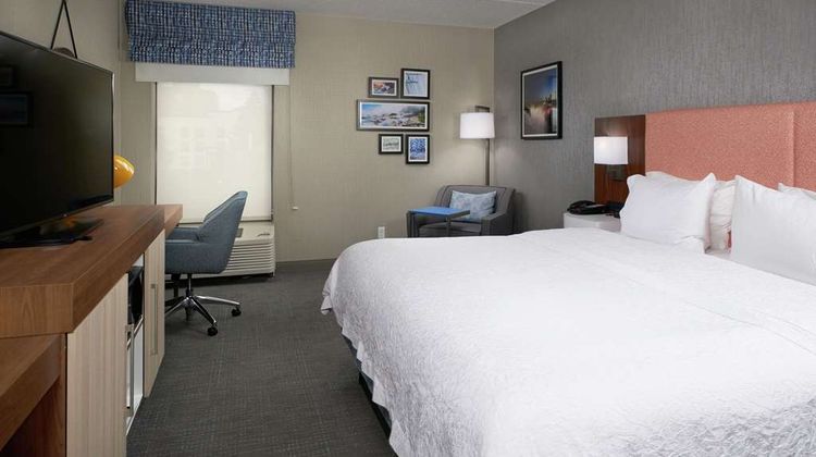 Hampton Inn Niagara Falls NY Room
