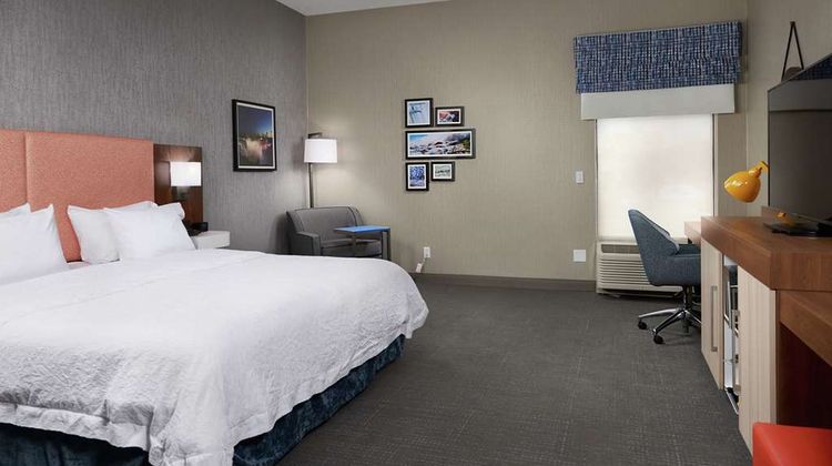 Hampton Inn Niagara Falls NY Room