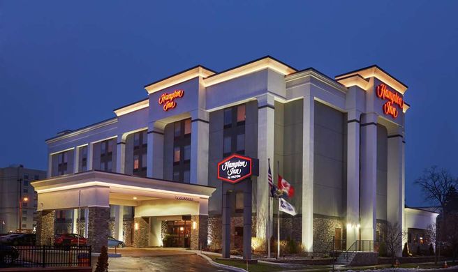 Hampton Inn Niagara Falls NY Exterior