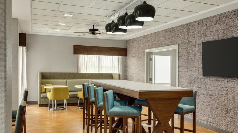 <b>Hampton Inn Derby Lobby</b>. Images powered by <a href="https://iceportal.shijigroup.com/" title="IcePortal" target="_blank">IcePortal</a>.