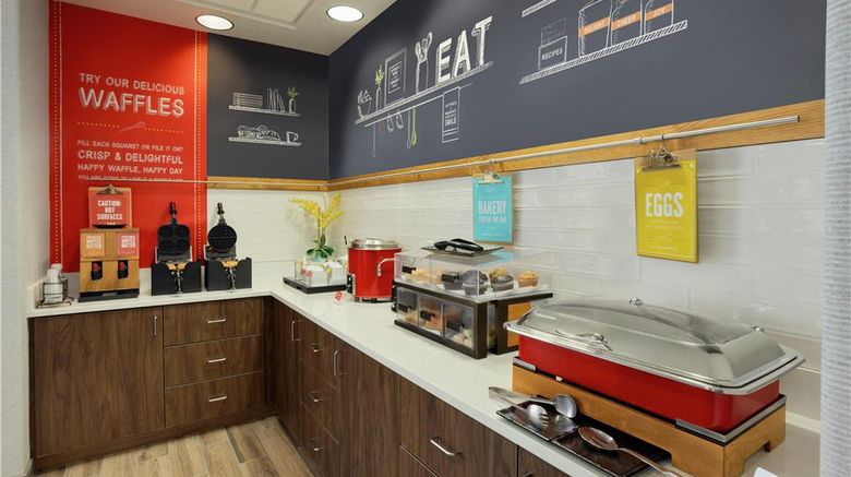 <b>Hampton Inn Derby Restaurant</b>. Images powered by <a href="https://iceportal.shijigroup.com/" title="IcePortal" target="_blank">IcePortal</a>.