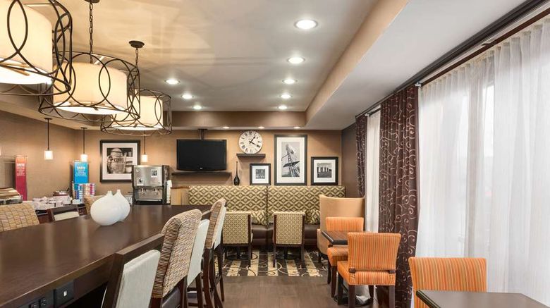 <b>Hampton Inn Wichita-East Lobby</b>. Images powered by <a href="https://iceportal.shijigroup.com/" title="IcePortal" target="_blank">IcePortal</a>.