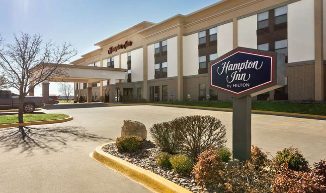 Hampton Inn Wichita-East Exterior