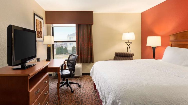 Hampton Inn Wichita-East Room