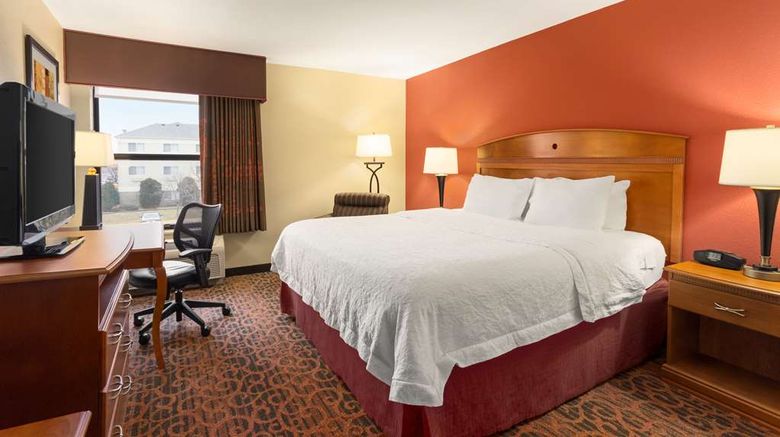 <b>Hampton Inn Wichita-East Room</b>. Images powered by <a href="https://iceportal.shijigroup.com/" title="IcePortal" target="_blank">IcePortal</a>.